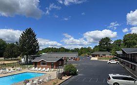 All Star Inn & Suites